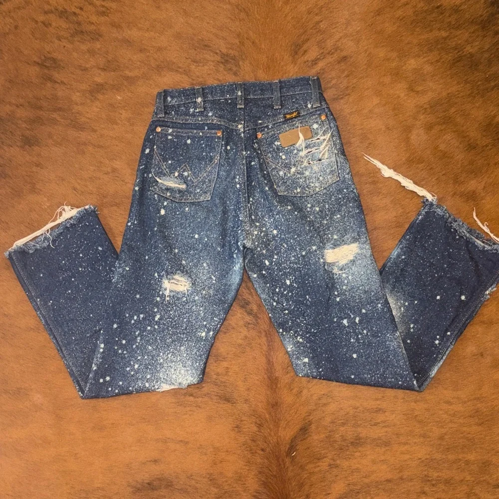 Stylish Wrangler Blue Jeans with White Splatter size 25